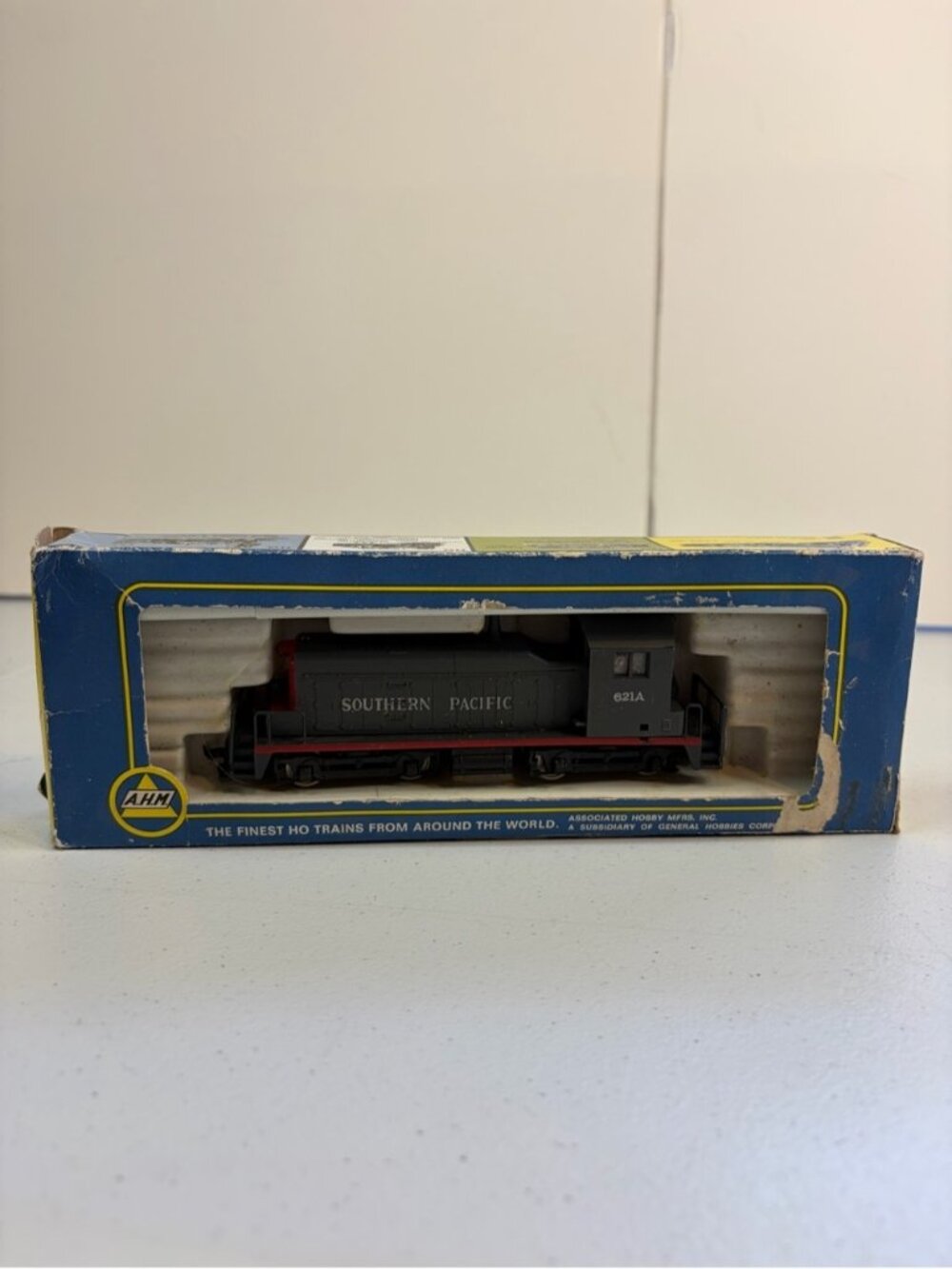AHM HO 621A Southern Pacific Switcher Diesel Engine C-7 EX untested original box